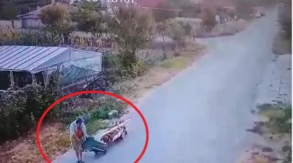 Caz şocant în judeţul Constanţa. Un român a transportat cadavrul tatalui sau la cimitir cu un căruţ