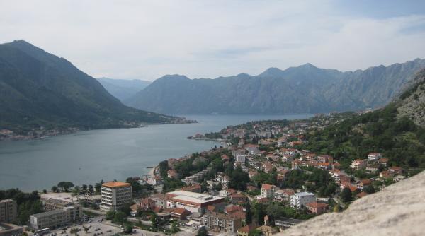 Decizia autorităţilor. Deschiderea şcolilor, amânată cu o lună de Muntenegru