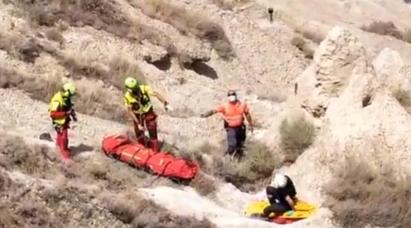 Spania. Adolescent roman, găsit bătut într-o râpă. Tânărul lipsea de acasă de 24 de ore iar medicii îi dau șanse minime de supraviețuire