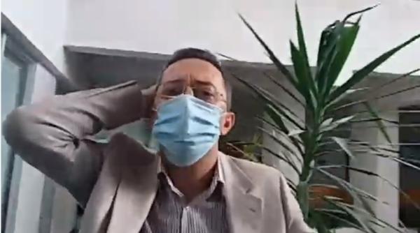 PNL şi PSD, BĂTAIE la propriu. Un liberal ar fi fost SECHESTRAT și lovit de un lider PSD. Are o mână în ghips - VIDEO