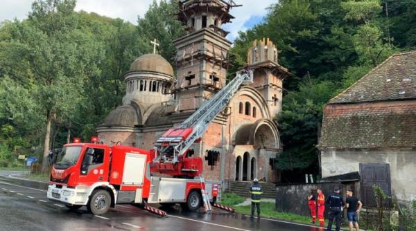 Tragedie la o biserică din Sibiu: Muncitor român, mort după ce a căzut de pe cupolă
