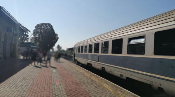 Nu este o glumă. Locomotiva acceleratului Piatra Neamţ - Bucureşti a plecat fără tren