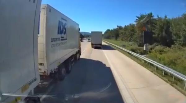 Germania. Momente de panică pentru un șofer român de TIR pe autostradă: „Tu știi ce mi-a făcut ăsta cu camionul?!” (VIDEO)