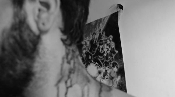 Fiul Luminiţei Anghel, BĂTUT cu bestialitate în propria casă. L-au lăsat plin de SÂNGE după ce i-au aruncat totul pe geam