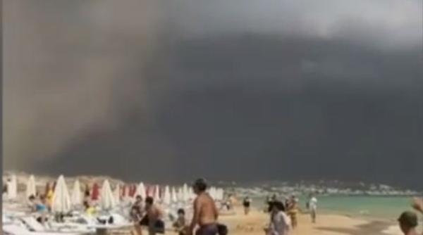 Italia. Furtună uriașă de nisip pe o plajă. Cinci persoane, rănite