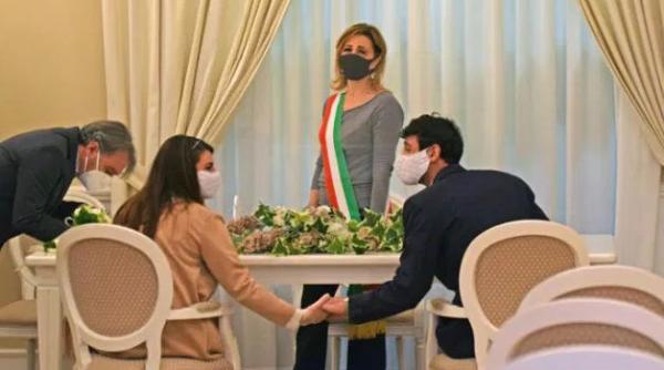 Italia. Bonus de 4000 de euro, acordat de o regiune, cuplurilor care se căsătoresc până la sfârşitul anului