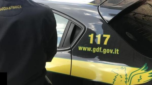 Italia. Nouă tone de băuturi spirtoase, confiscate. Un român, implicat în frauda comercială