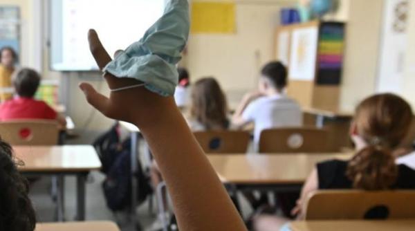 Spania: Masca va fi obligatorie pentru toţi elevii de peste șase ani