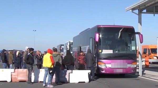 MAE: Cetățenii români pot traversa Ungaria în continuare