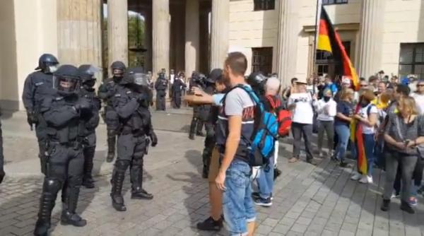 PROTESTE de amploare la Berlin: Peste 30.000 de oameni așteptați la mitingul contra măsurilor de restricție (VIDEO)