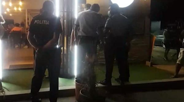 Vali Vijelie, luat de polițiști cu sirenele, de la un concert pe litoral: „Vă rog, sunt și copii aici!“