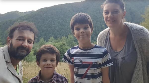 O familie de artiști a revenit în România, după 20 de ani de Spania: „Am preferat acum, nu când vom fi bătrâni”