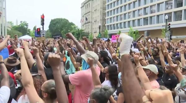 PROTEST în SUA: Oamenii au ieșit în stradă împotriva vaccinării obligatorii