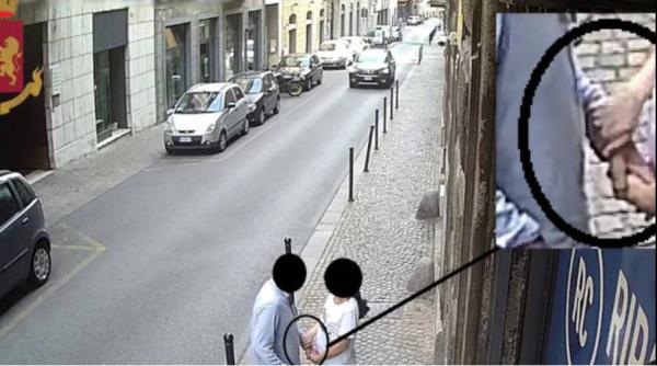 Italia. Tânără româncă însărcinată, „surpriză“ de 20.000 de  euro pentru un italian de 66 de ani