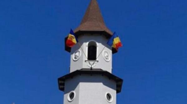 Preot de peste Prut, certat de superiorii săi, pentru că arborat pe clopotniţă două drapele