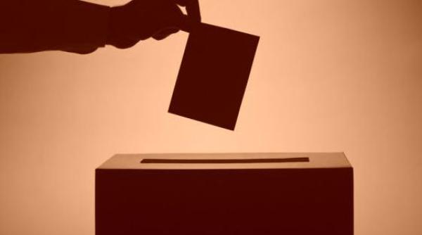 Tătaru: Persoanele cu simptome de Covid-19 vor avea circuit separat la secțiile de vot