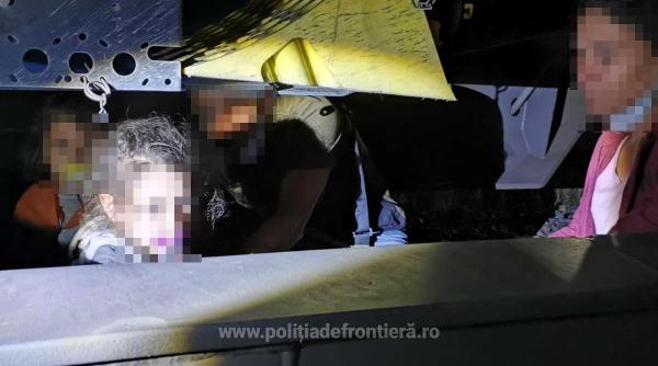 Trei adulţi şi trei copii, cetățeni străini, ascunși într-un tren de marfă. Ce au declarat poliţiştilor români 