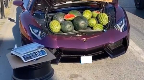 Un bărbat a oprit bolidul de lux Lamborghini pe marginea drumului și a început să vândă pepeni. Ce a pățit eroul acestei întâmplări (VIDEO)