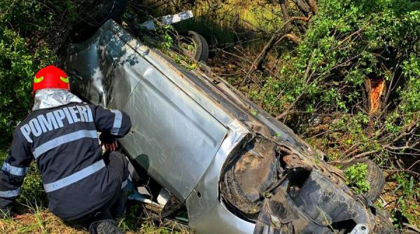 O şoferiţă româncă, proiectată la 15 metri de maşină după ce s-a răsturnat pe A1
