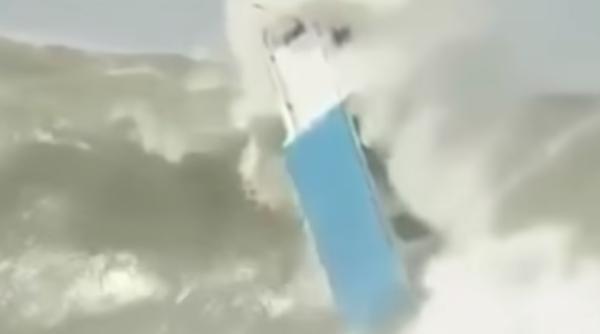 O ambarcaţiune care transporta imigranţi s-a scufundat în largul Insulei Creta