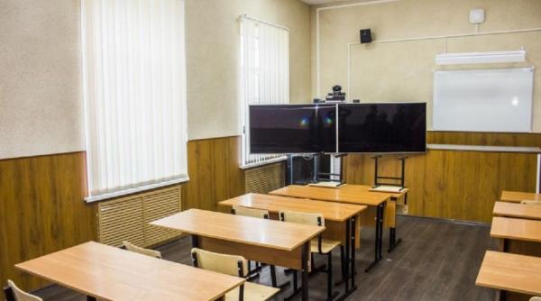 Un liceu din Constanţa va trece la cursuri exclusiv online. Patru profesori, confirmaţi cu Covid-19