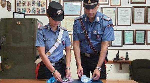 Italia. Român, prins de carabinieri cu droguri. S-a dat singur de gol