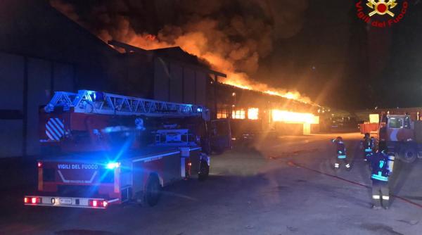 Italia. Incendiu puternic în portul Ancona. Localnicii, sfătuiţi să stea în case, cu ferestrele închise