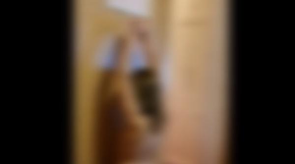 Primar român, corecție umilitoare aplicată fiicei sale în Austria: A filmat-o dezbrăcată, stând în genunchi (VIDEO)