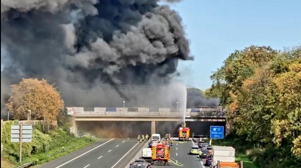 Incendiu puternic pe o autostradă din Germania. Traficul, blocat (FOTO+VIDEO)