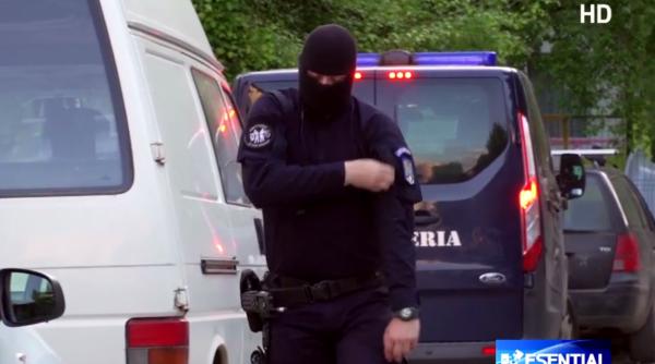 Şapte bărbaţi bănuiţi de săvârşirea infracţiunii de şantaj au fost reţinuţi