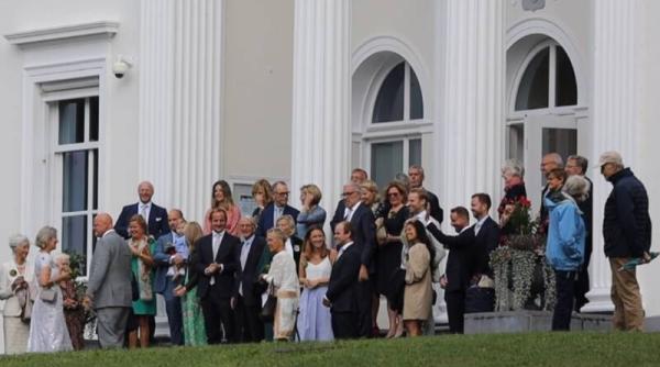 Olanda. Ministrul justiţiei, amendat pentru că a încălcat distanţarea socială la căsătoria sa