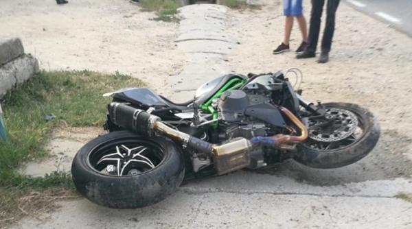Un motociclist român a lovit un pieton. Ambii au murit