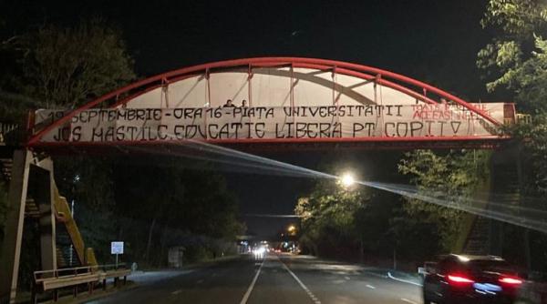 A început RĂZBOIUL între protestatarii din Piața Victoriei vs. Universității