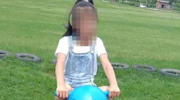 O fetiță de numai 10 ani a murit după ce a fost bătută de profesor 