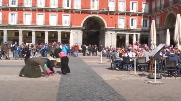 Spania. Reacţia absurdă a româncelor umilite de olandezi: „Dacă ne-ar face aşa în fiecare zi ce bine ar fi!” (VIDEO)