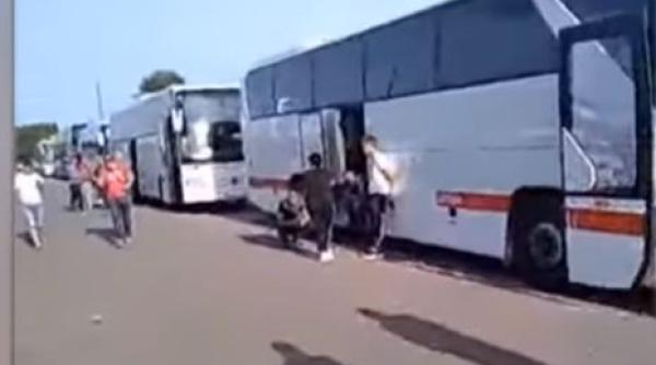 12 autocare cu moldoveni, blocate de patru zile la granița cu Ungaria