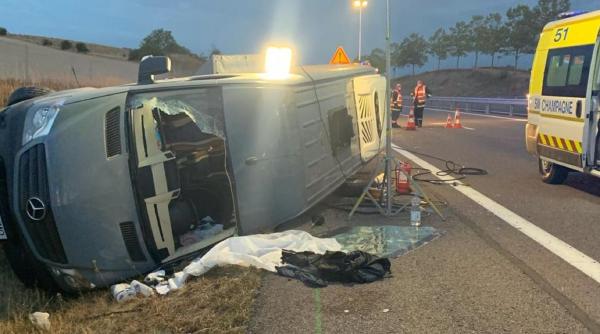 Franța. Microbuz cu 12 români, accident cumplit după ce șoferul a adormit: O fetiță de 10 ani, posibil să rămână fără o mână