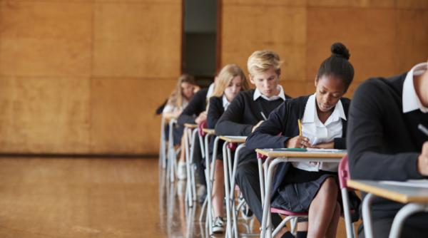 Marea Britanie: Școlile ar trebui să rămână deschise în al doilea val al pandemiei