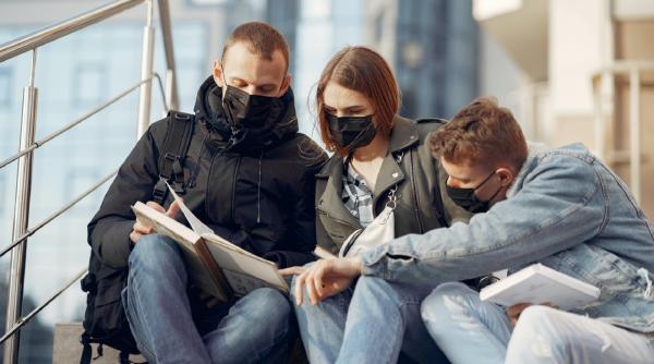 Belgia RELAXEAZĂ măsurile de restricţie şi scurtează izolarea în ciuda creşterii cazurilor de COVID-19. Masca nu mai este OBLIGATORIE în aer liber