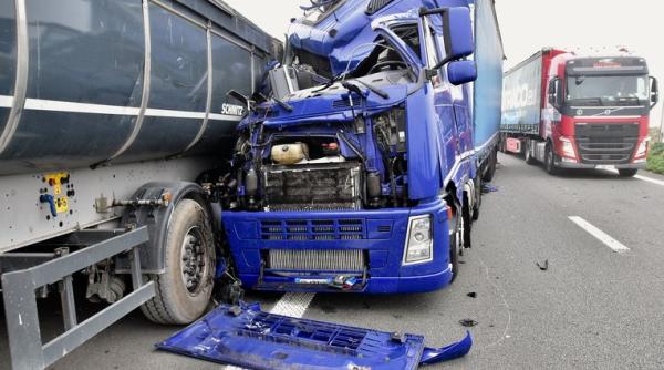 Belgia. Un șofer român a scăpat ca prin minune dintr-un accident teribil: „Doar scaunul șoferului este intact“