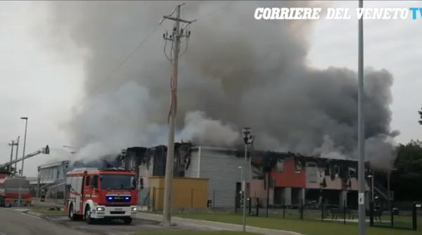 Italia. INCENDIU puternic la un cămin de bătrâni. Unii pensionari, scoşi cu tot cu paturi din calea flăcărilor  - VIDEO