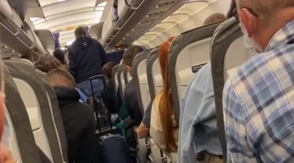 Incident revoltător într-un avion plin cu români care veneau din Germania: „În ce limbă să vă spun?” (VIDEO)