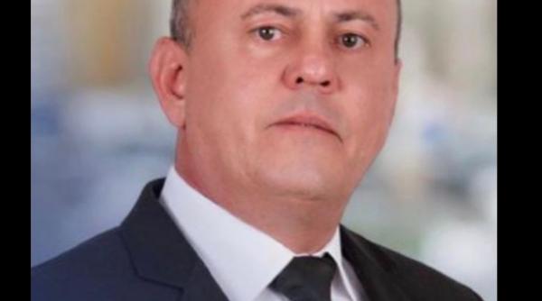 Primarul care a recunoscut că a făcut sex cu două tinere în Primărie, reales în funcție