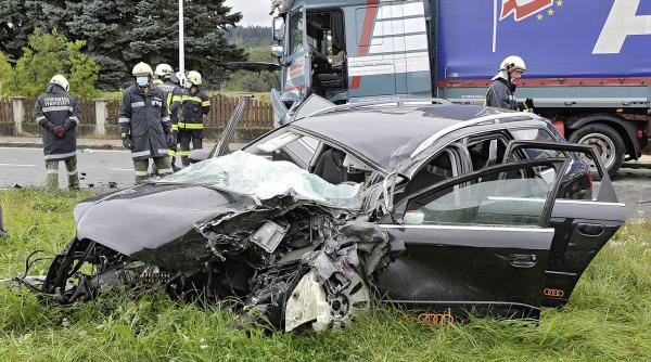 Austria. Patru români, în stare gravă după impactul frontal cu un camion