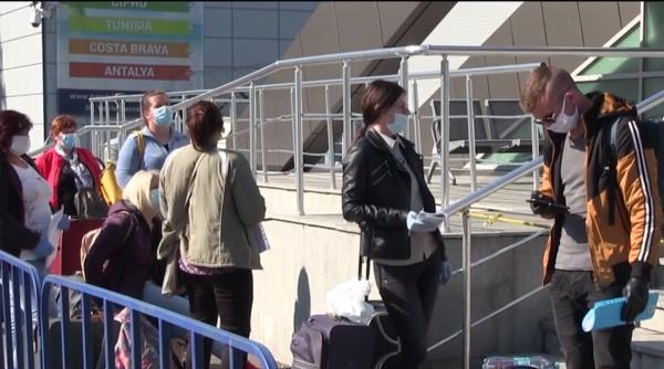 Trei persoane infectate cu COVID-19 la unul dintre cele mai circulate aeroporturi din România