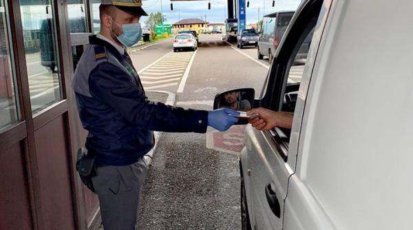 Frontieră: Peste 40.800 de români au părăsit ţara în 24 de ore