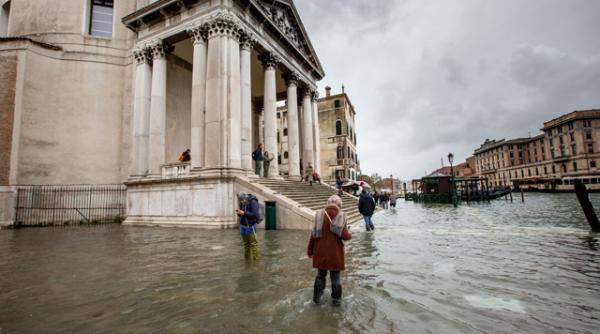 Inundații catastrofale. Veneția a activat, pentru prima dată, sistemul de diguri MOSE