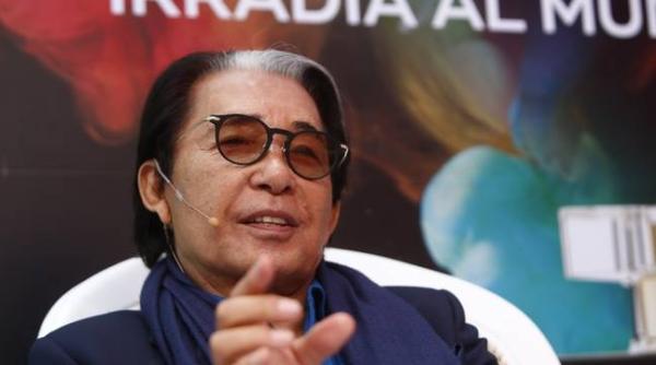 Kenzo Takada, celebrul creator de modă, a murit într-un spital din Franța după infectarea cu Covid-19