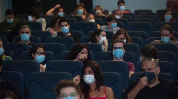 O rețea de cinematografe se închide. Mii de oameni, fără loc de muncă