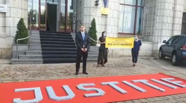 Protest în fața Ministerului Justiției: Se cere desființarea Secției Speciale (VIDEO)